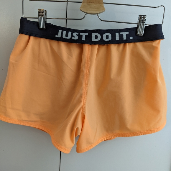 Nike Workout Shorts - Picture 7 of 8